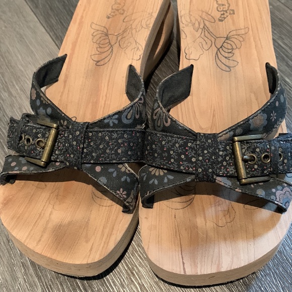 Sketchers sandals size 7/7.5 - Picture 2 of 4